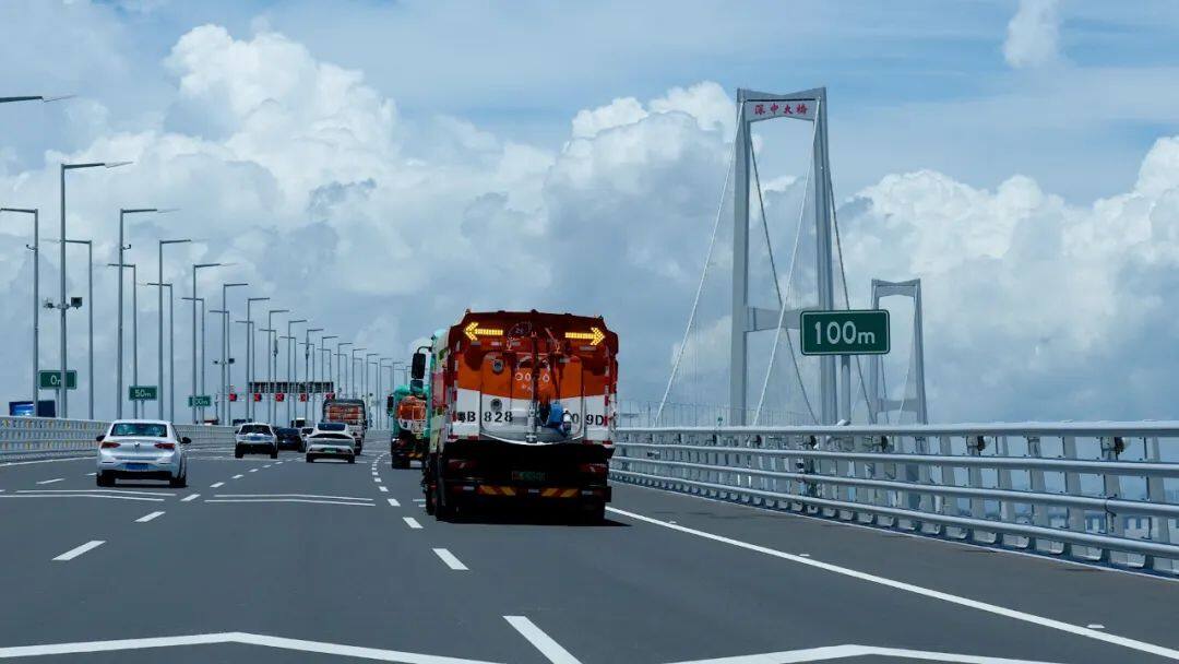 深中通道通車，盈峰環境掃路車護航國家重大工程